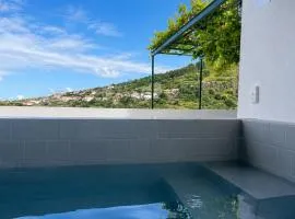 Calheta Suites - Vinha & Jardim - Adults-only suites met hottub & zeezicht