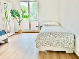 Stylish 3 Bedroom Apartment with Balcony Near Airport