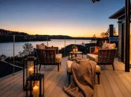 Luxury "Villa Bergen" Private Pool, Gym, Sauna, Hot Tub, 10 Minutes from City Centre