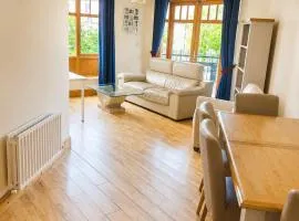 Stylish 2BR wiz Free Parking near Castleknock