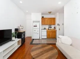 The NYC Value Room near Times Square & Broadway - Private Room with shared bathroom