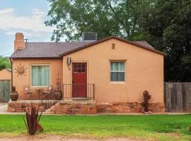 Cozy Historic Family Home in Downtown Kanab Pet Friendly