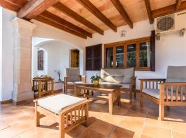 Chalet Falcó with Private Pool and Garden, villa in Port d'Alcudia