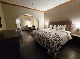 Red Roof Inn & Suites Hinesville Renovated with breakfast