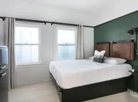 Gaslamp District Gem Studio with Private Entrance