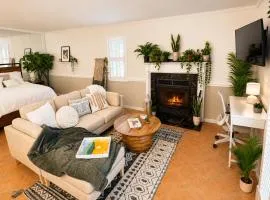 Tranquil Villa by Mohegan Sun with Pool & Hot Tub