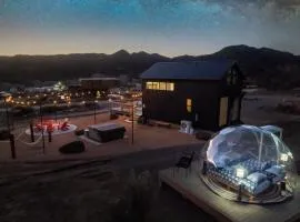 Stargazing Retreat with Hot Tub Deck Hammocks BBQ