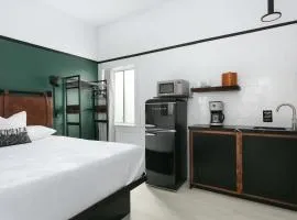 Gaslamp Quarter Private suite & Kitchenette