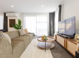 Modern family home, 3 bedrooms, 2 bathrooms Sleeps 6