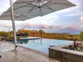 Luxury Island 2 BR 2BA Getaway Featuring Spectacular Views and King Beds
