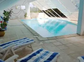 Villa spacieuse à Crastes avec piscine privée et vue montagne