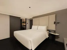 Atour Hotel Qingdao Yan'an 3rd Road Metro Station Wusi Square