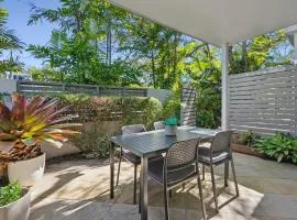2 Bedroom Renovated Townhouse, Walk to Noosa River