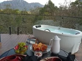 Casa Singular, com banheira na varanda e uma vista espetacular!