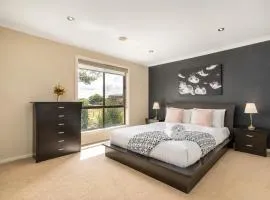 Superb 3BR Townhouse near Town Centre - Hosted by Canstay