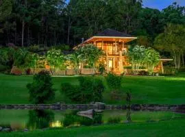 Luxury Gold Coast Mountain View Villa with pool