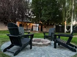 Private lux lower level flat fully fenced