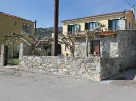 Cozy Home In Loutra Aidipsou With Wifi