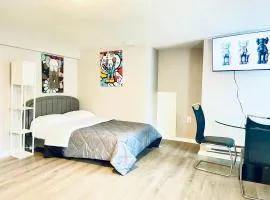 KAWS 2 Bed Apartment by CityLux - 10 mins Airport