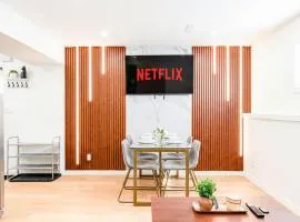 Modern 2 Bedroom Guest Suite Near Downtown With Fast Wifi And Free Parking