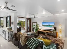 Luxury Beachfront Apartment with Direct Pool Access