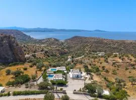 Evgoro Luxury Suites