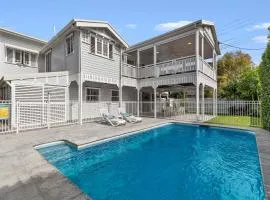 Coastal Corner | Luxury Queenslander Upstairs