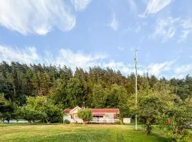 2 Bedroom Cozy Home In Uppgränna