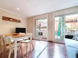 Tinny Apartment 30 minutes from Barcelona, right by the beach