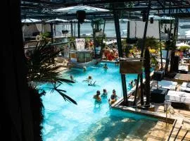 La Vella Resort