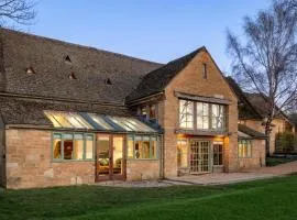 Willowberry Barn - Exclusive Home with Hot Tub