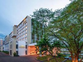 Feathers- A Radha Hotel, Chennai, hotel perto de Aeroporto Internacional de Chennai - MAA, Chennai