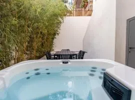 Beautiful 4BR Family Home near Acropolis Rooftop & Garden