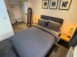 Stylish Apartment in Horley Town Centre