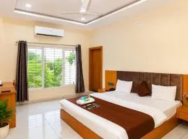 Hotel Grand Devkrishna Palace