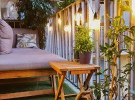 Studio with balcony near Metro L7 in Paris
