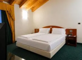 Hotel Capri Bardolino 3S