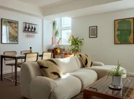 Newcastle East w Parking - Walk to Beaches & Cafes