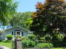 Peaceful 3BR Garden Cottage - Long Island Escape