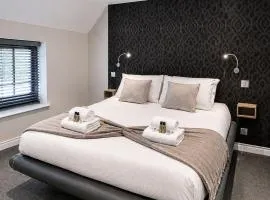Luxury 4BR En-suite Lodge Business Stays with Parking
