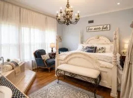 Historic Mansion-King Suite-The Blue Jay