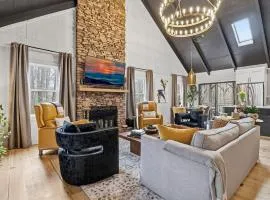Long & Short of It - Pet Friendly, EV Charger, Firepit + Big Canoe Access