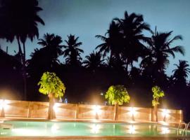 La Petite Boutique Hotel with Pool Near Beach and Airport: Bogmalo şehrinde bir otel