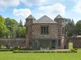 Gate Lodge with Hot Tub