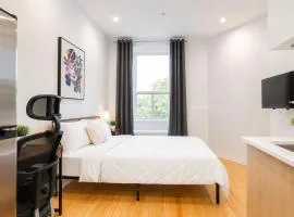 Charming Apartment downtown Montreal with Parking & Pet-Friendly