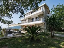 Casa Mare & Monti