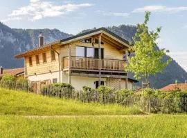Chalet Alpenzauber mit beheiztem Pool, Inzell