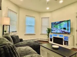 Luxe, Bright & Stylish 2Bed Unit with Parking near NYC!
