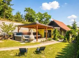 Ladybug House Nature Retreat w/ Jacuzzi - Happy Rentals