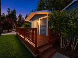 Barton Bungalow- Located in the desirable area of Big Bear, near Sugarloaf Park